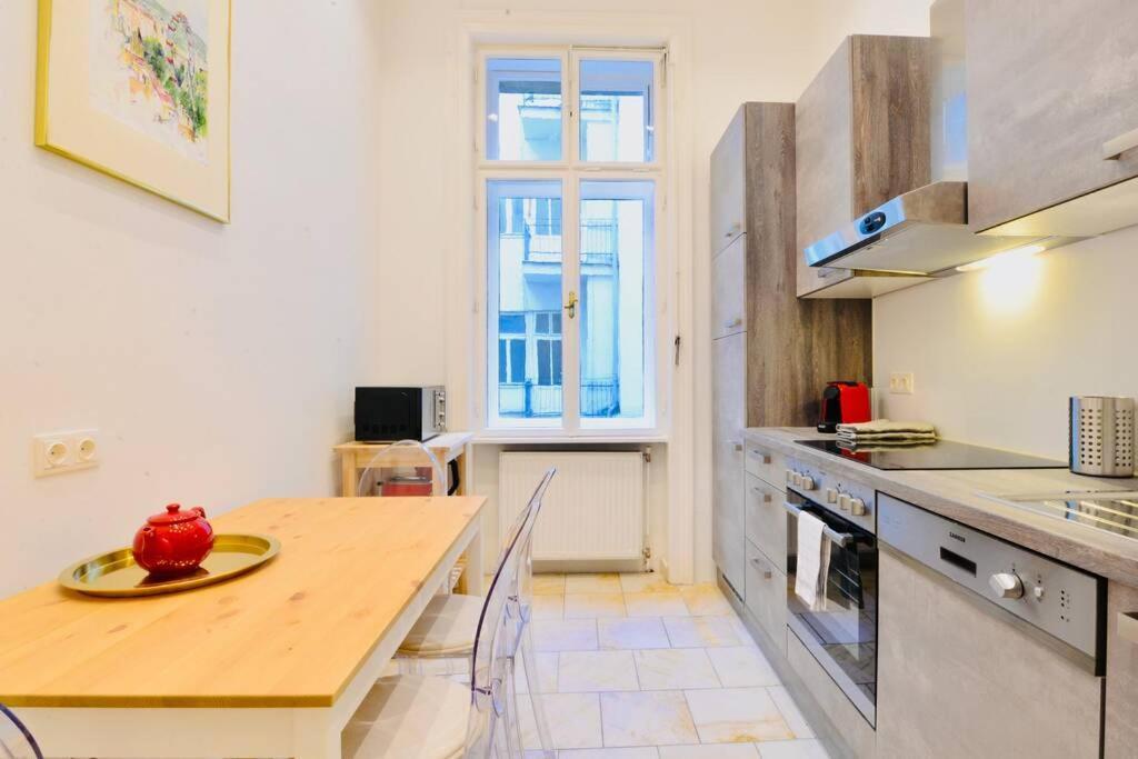 Beautiful Viennese Flat In The City Centre Exterior foto
