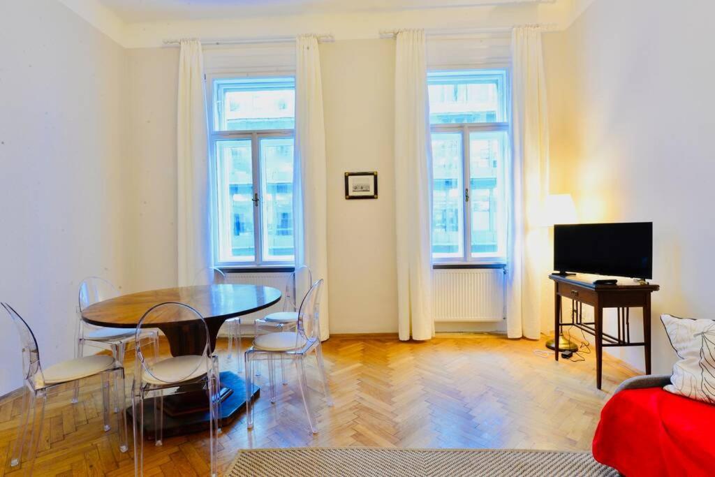 Beautiful Viennese Flat In The City Centre Exterior foto